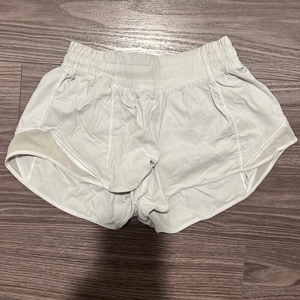 Lululemon hotty hot shorts 2.5”
